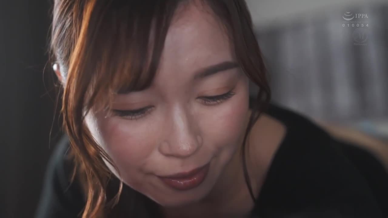 被甜蜜的耳语中所吸引，大学留级的我沉溺于与人妻的巢笼SEX……。流川春香 - AV大平台-中文字幕,成人影片,AV,国产,线上看