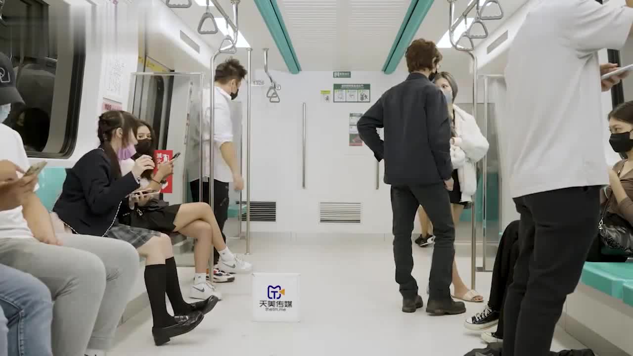 透明人电车痴汉偷上萝莉学生妹 - AV大平台-中文字幕,成人影片,AV,国产,线上看