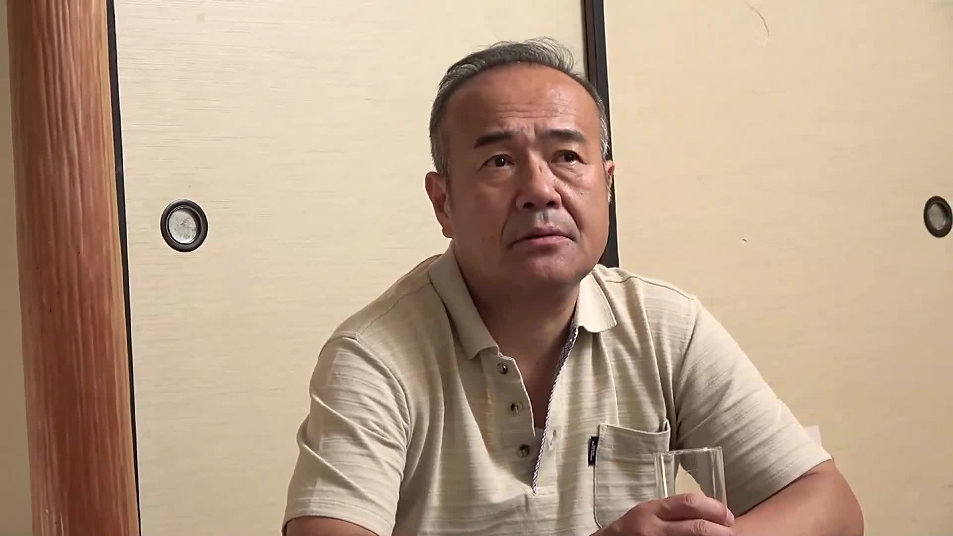 熟妻卑猥剧情：被儿子的补习老师偷窥羞辱...被义兄夜晚侵犯的妻子骑在上面失禁 - AV大平台-中文字幕,成人影片,AV,国产,线上看