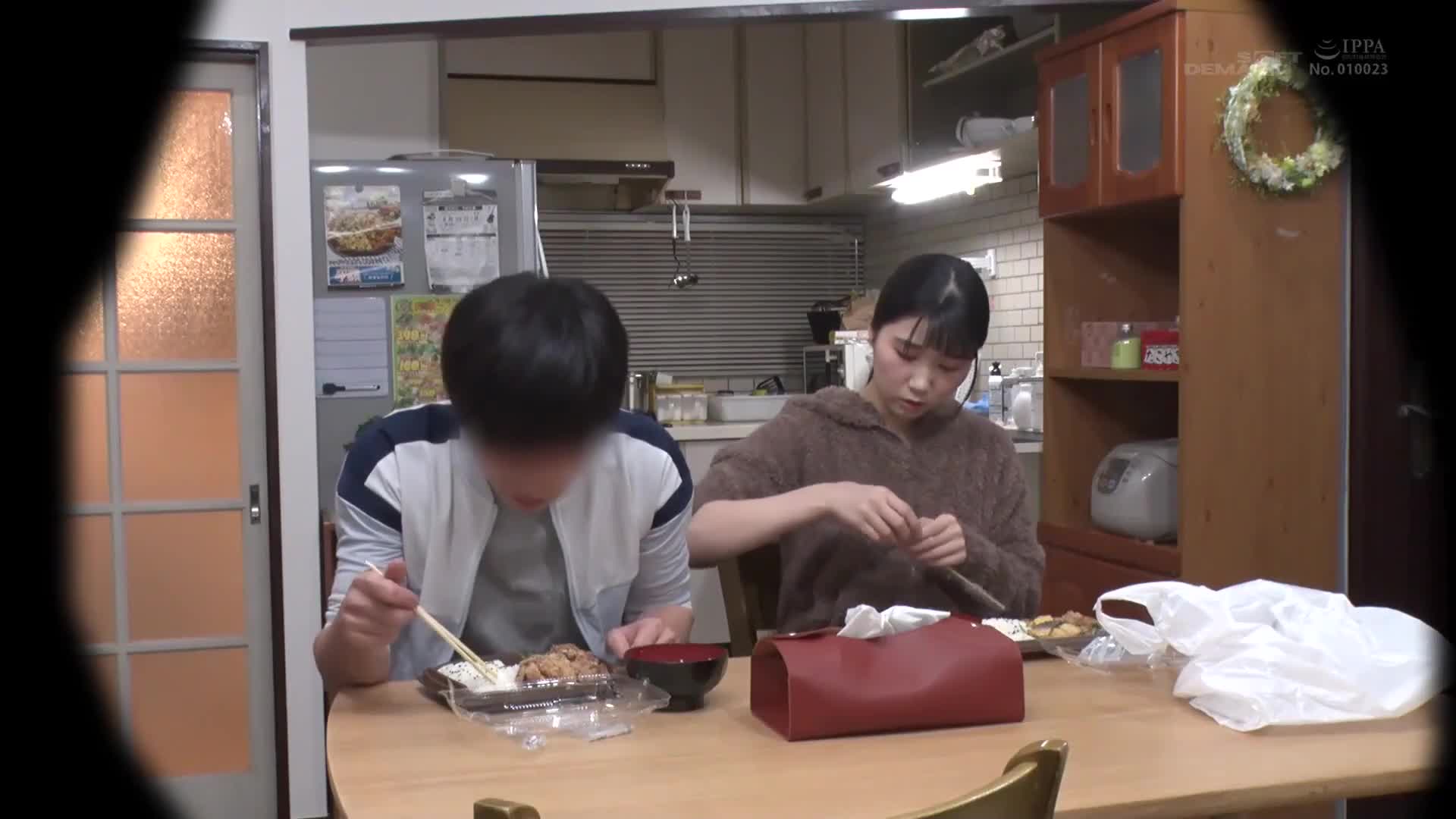 成熟した姉の裸に触れた童貞弟はイケない事と知りつつもチ○ポを勃起させて「禁断の近親相〇」してしまうのか！？【あやめ編】 - AV大平台-中文字幕,成人影片,AV,国产,线上看