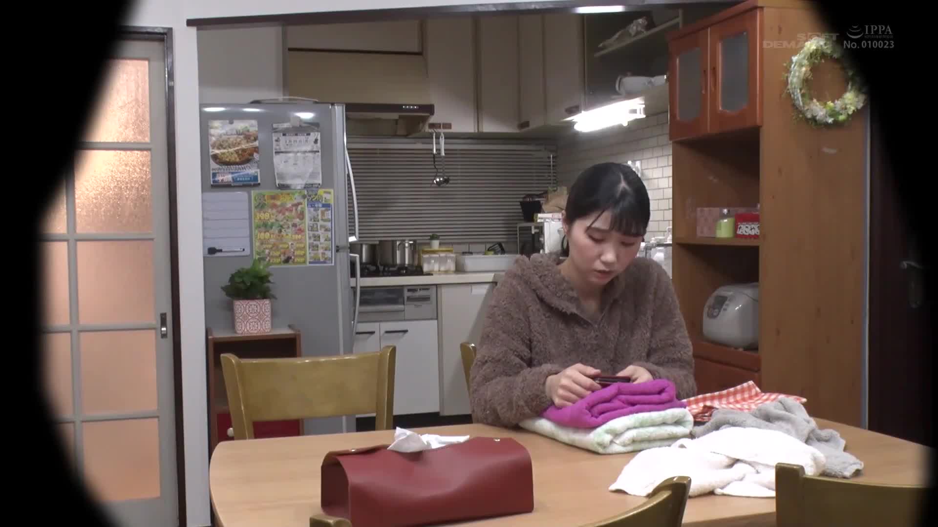 成熟した姉の裸に触れた童貞弟はイケない事と知りつつもチ○ポを勃起させて「禁断の近親相〇」してしまうのか！？【あやめ編】 - AV大平台-中文字幕,成人影片,AV,国产,线上看