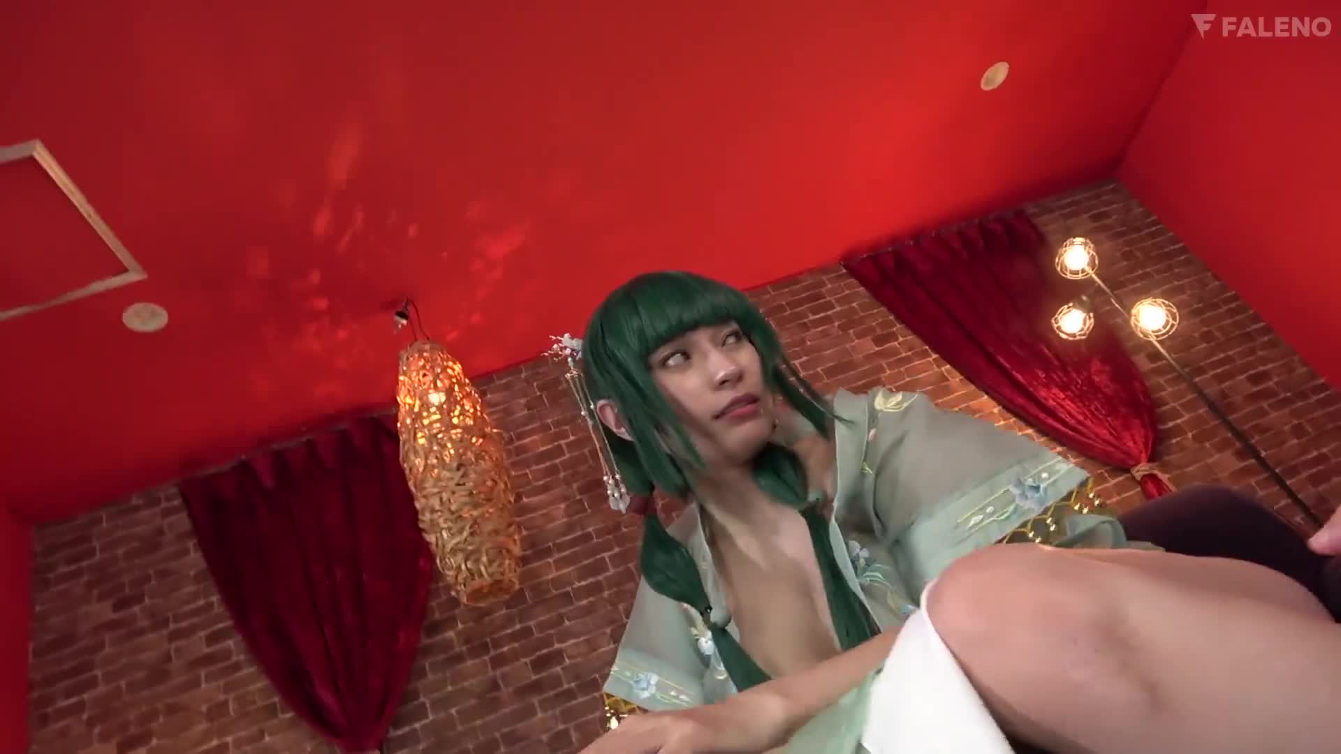 【数量限定】オヤジファンを虜にする爆乳レイヤーが秘密のコスプレオフパコ枕営業 楠エリサ チェキ付き - AV大平台-中文字幕,成人影片,AV,国产,线上看