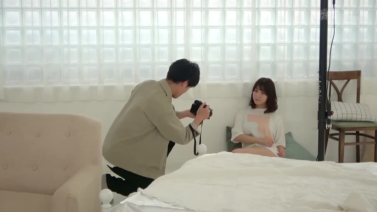 人类观察 一位想成为模特儿的女人在SNS上申请拍摄，在英俊摄影师不断升级的要求下，弄湿了她的胯部，痛苦地晕倒了 吉乃桃果 - AV大平台-中文字幕,成人影片,AV,国产,线上看