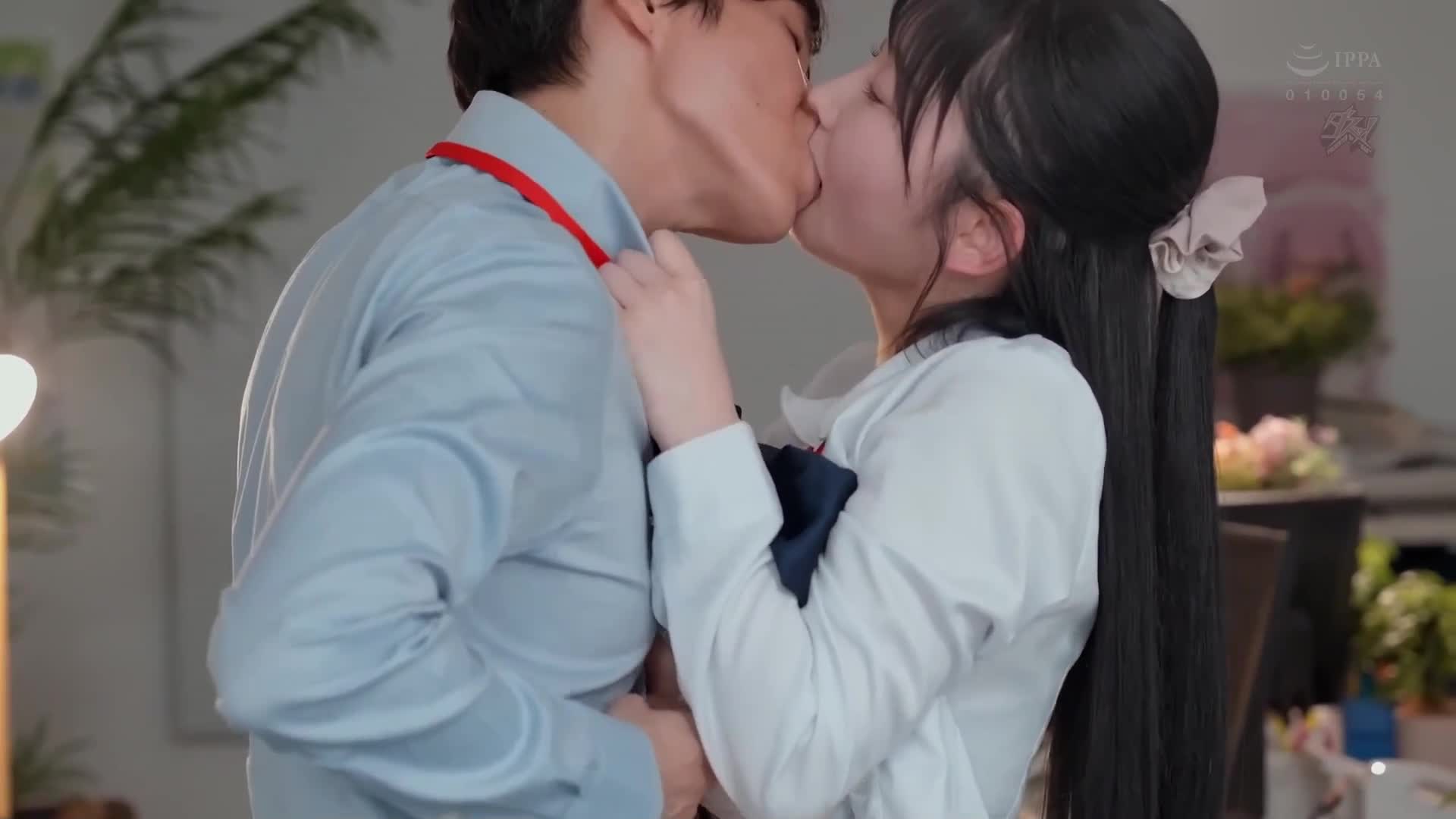 当我醒来时，发现同期女同事穿着内衣在房间里！她平常总是嘴硬，却突然撒娇过来了... 弓乃凛梦 - AV大平台-中文字幕,成人影片,AV,国产,线上看