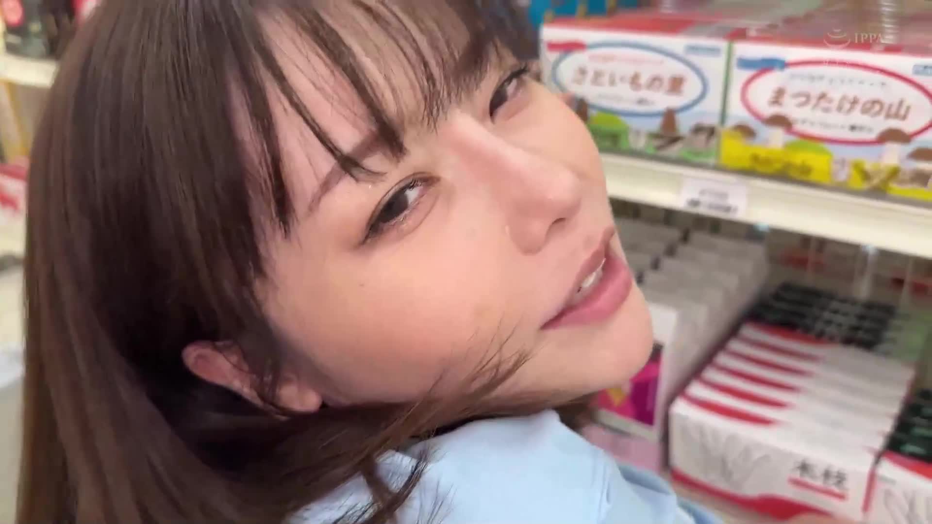 性欲横溢的便利店打工女友，在有客人的情况下进行打工恐怖会议和缩短的色情服务，将精液抽插出来！工作结束后也是变态的阴道全开状态，24小时不停地进行发情营业。秋元幸香 - AV大平台-中文字幕,成人影片,AV,国产,线上看