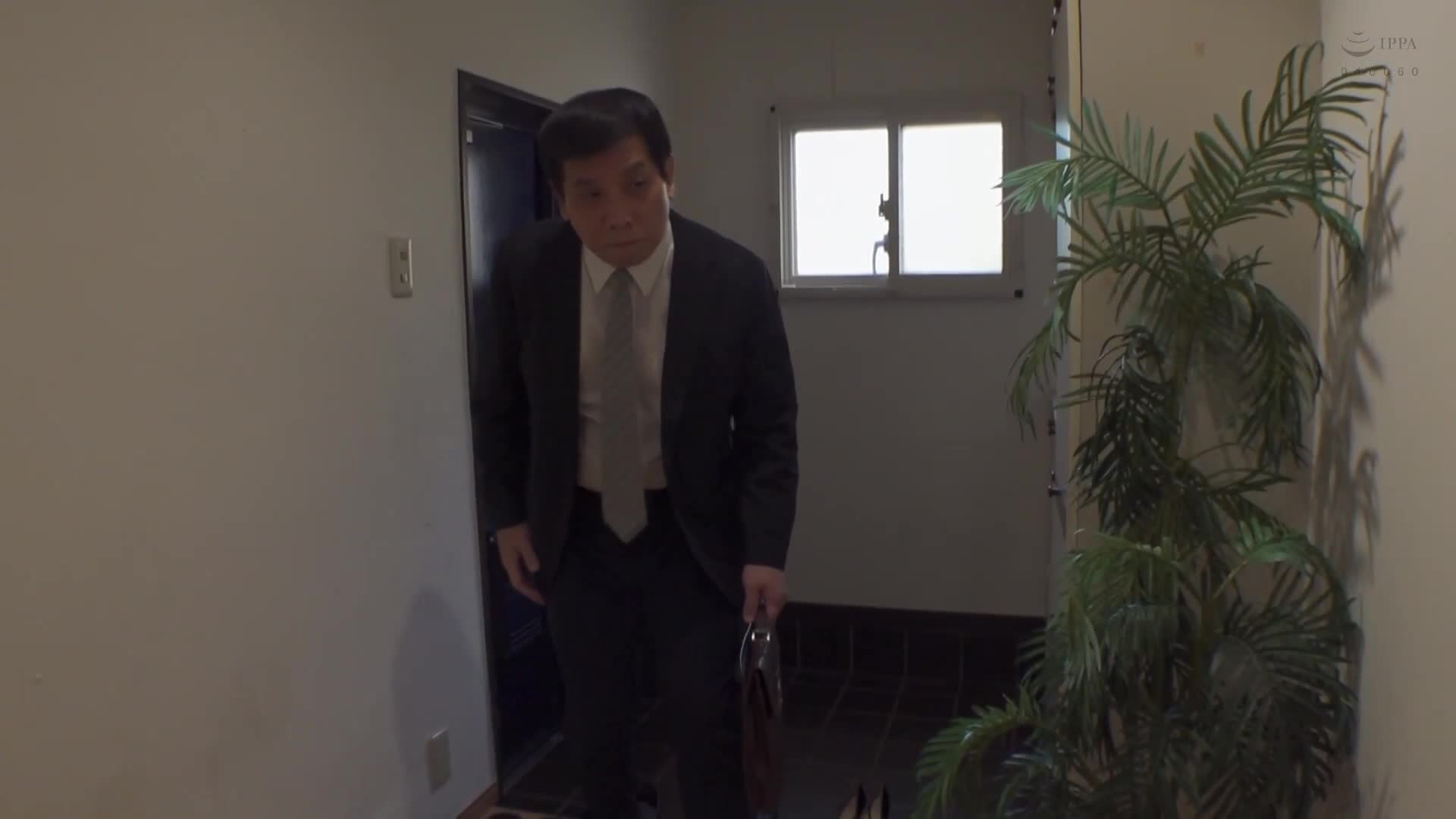 我的妻子和我分开住，她带了一个男人回家，我隔着墙都能听到她的呻吟声，我忍不住嫉妒和勃起，所以我想再次和她做爱。那贺崎雪音 - AV大平台-中文字幕,成人影片,AV,国产,线上看