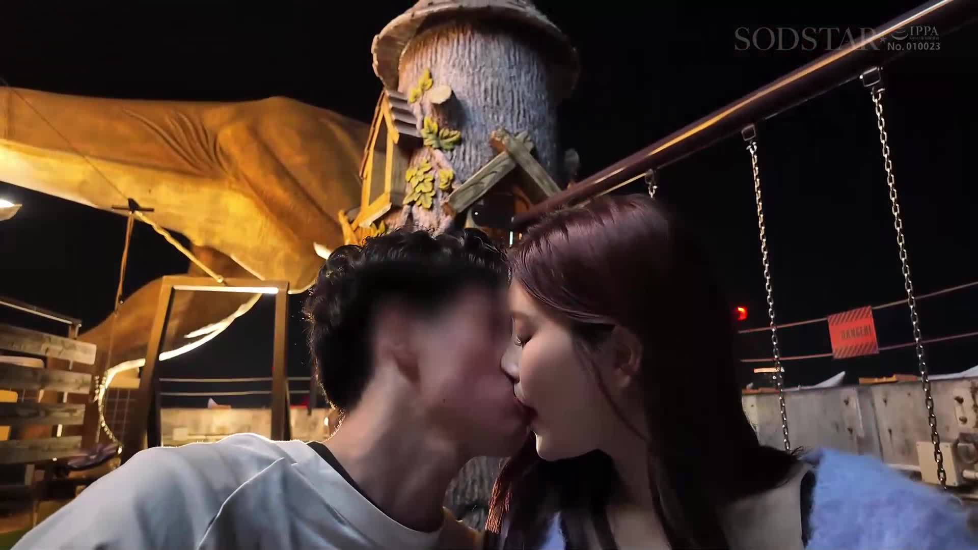 金曜晚上，与当地朋友一起而不是男朋友一起参加。我们像学生一样玩得很累。在一家情侣酒店里第一次看到的“贪心女孩脸”，无法控制自己，甚至到了早上仍像疯狂一样继续性行为。 神木丽 - AV大平台-中文字幕,成人影片,AV,国产,线上看