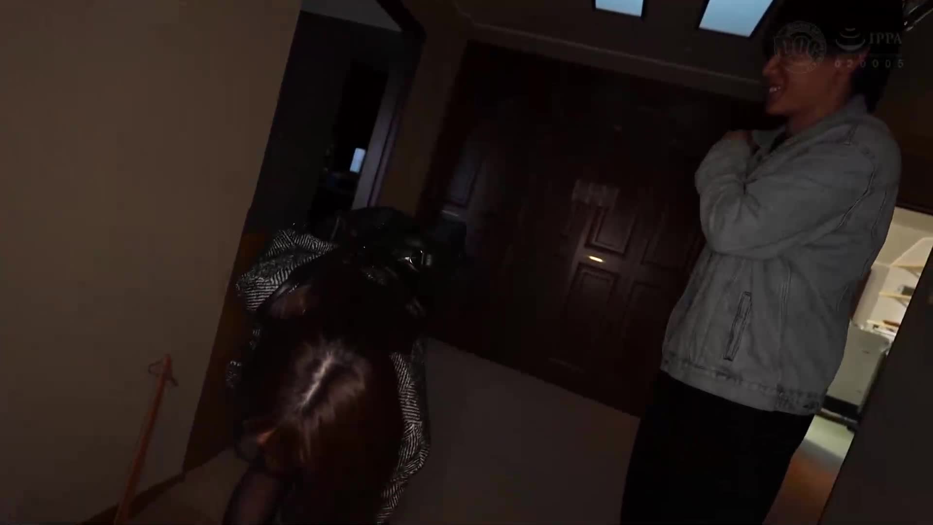 【极上淫荡女的逆NTR性爱】渴望著别人的男友，极致八面美人的小恶魔淫荡女！以可爱撒娇的模样诱惑男人，同时展现出性癖的淫荡技巧，使男人迷失自我！拥有色气十足的丰满身材！摇曳著丰满美臀和纤细腰身，配上骑乘姿势让男人心醉神迷！无一滴精液留下的掠夺中出性爱！！【淫荡女的雌性堕落】 - AV大平台-中文字幕,成人影片,AV,国产,线上看