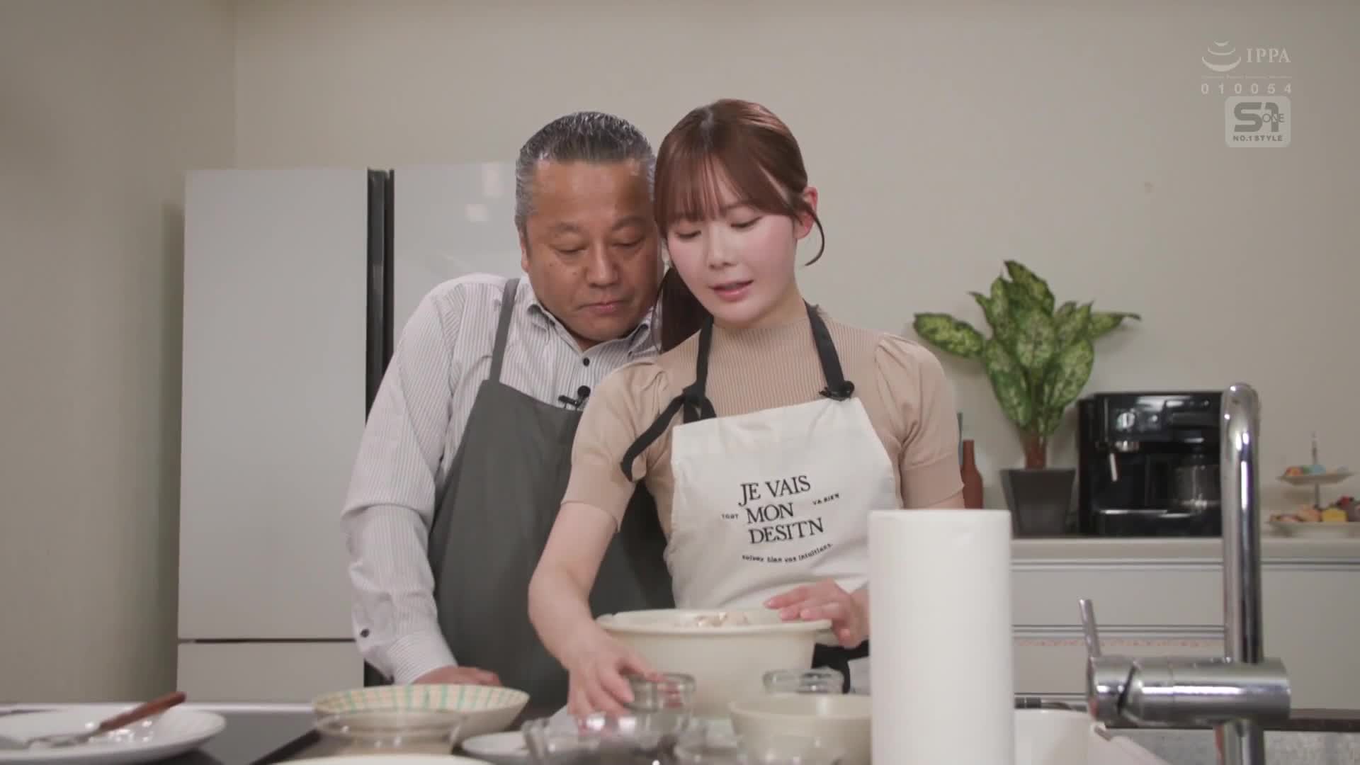 无法违抗上级的新人女主播，忍受着过激的性骚扰和尿意闷闷的结果...终于开始渴望阴茎。 miru - AV大平台-中文字幕,成人影片,AV,国产,线上看