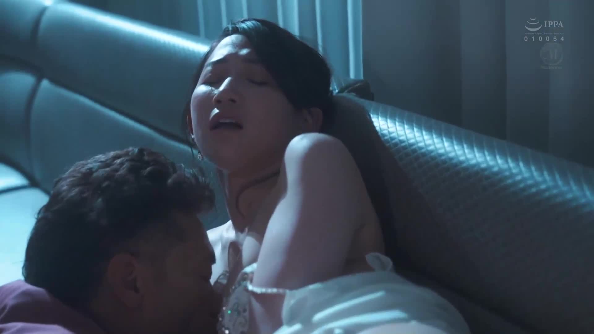 高级俱乐部的人妻，在太客的汗水和体液中，闭店后进行中出枕头生意。水户香奈 - AV大平台-中文字幕,成人影片,AV,国产,线上看