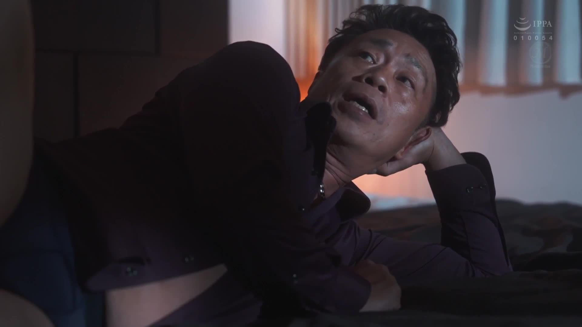 高级俱乐部的人妻，在太客的汗水和体液中，闭店后进行中出枕头生意。水户香奈 - AV大平台-中文字幕,成人影片,AV,国产,线上看