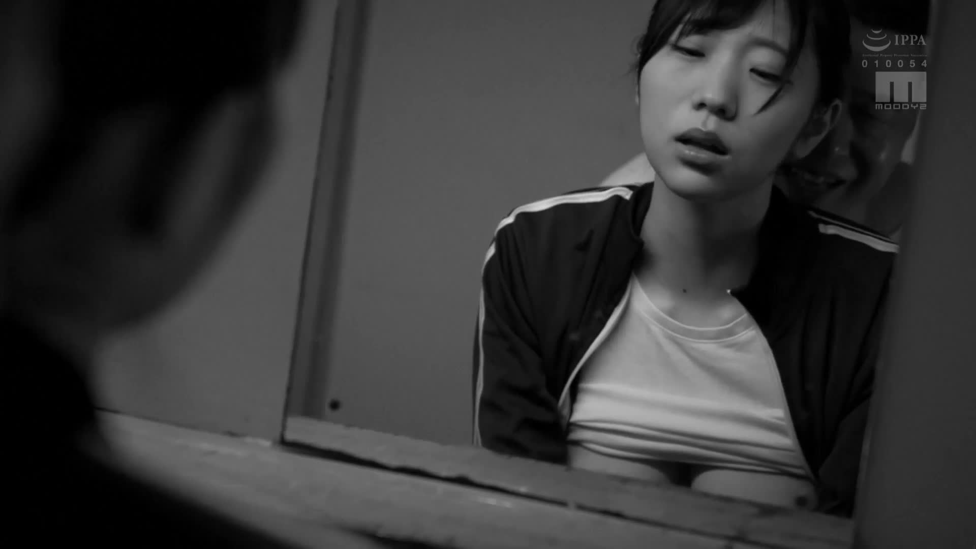 在修学旅行的自由行动日，平凡无奇的眼镜女孩，没有朋友的我被生活指导老师发现脱下眼镜后竟然拥有惊人的J罩杯，只能被他糟蹋着。百田光稀 - AV大平台-中文字幕,成人影片,AV,国产,线上看