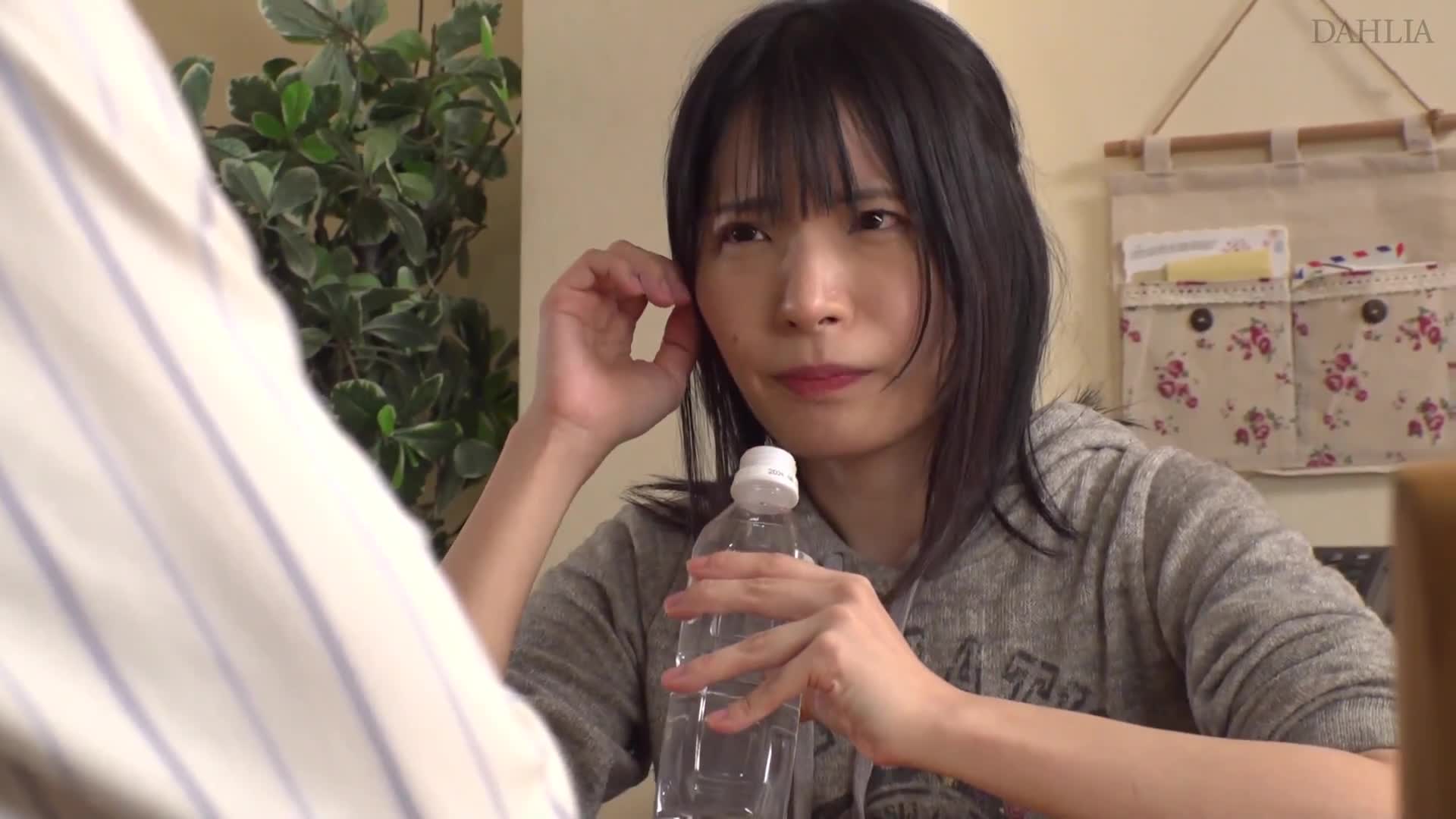无自觉中溢出的I杯罩 杯贫乳女友的姐姐爆乳过头理性崩坏，疯狂地猛烈抽插我。朝海汐 - AV大平台-中文字幕,成人影片,AV,国产,线上看