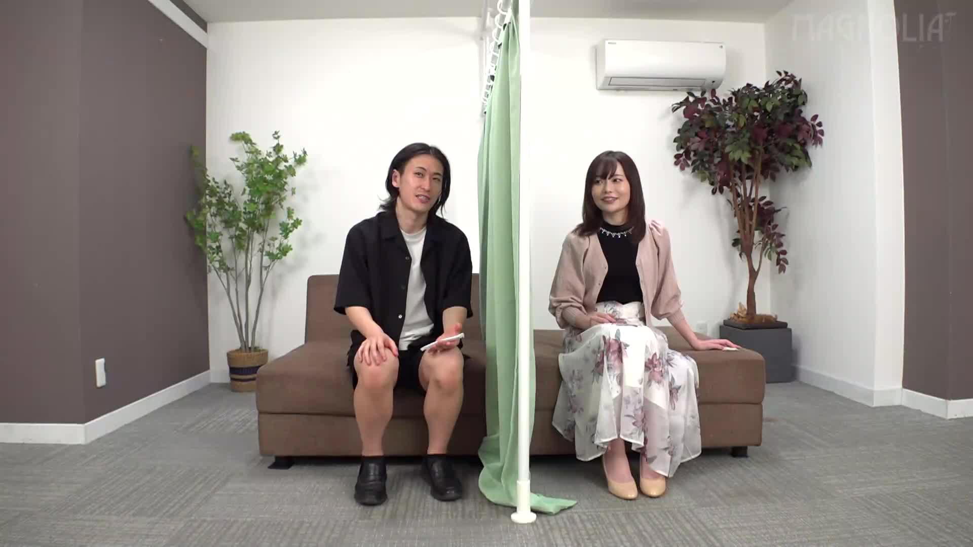 「没有伴侣的男女，会不会只因为生殖器的味道就坠入爱河，然后和初次见面的人发生性关系？」拥有光彩照人的身体的女人遇到了害羞的男人♪ 第一次见面就迷上了年长男人的阴茎… 她暴露了自己的本能，发生了性关系，结果立即怀孕了♪ - AV大平台-中文字幕,成人影片,AV,国产,线上看