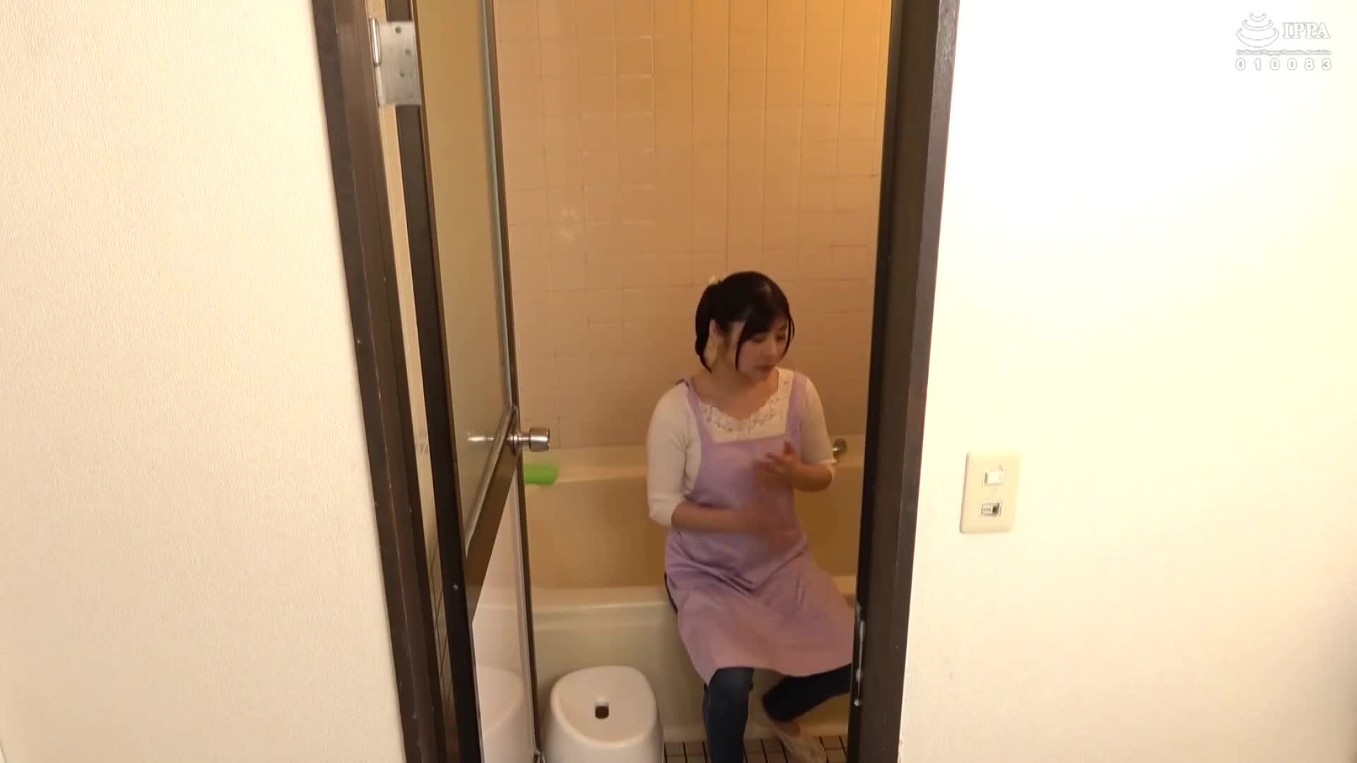 Immediately fucked by a fair-skinned, big-assed housekeeping aunt! A married woman who was so addicted to a big dick came over the next day, so she cums inside her many times until she was satisfied 44 Nitori Hina - AV大平台-Chinese Subtitles, Adult Films, AV, China, Online Streaming