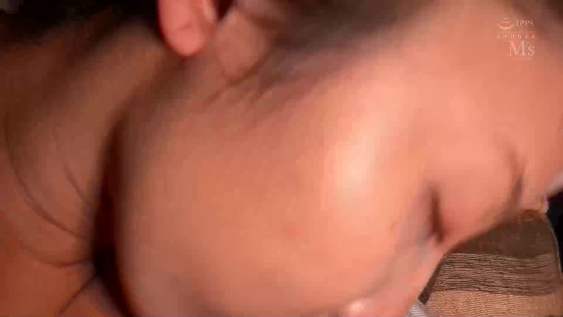 新欢活动中，我在公司里的隐藏巨乳老板娘喝醉后，不小心亲吻她，让她完全开启。于是我和同事们一起参加了一场整夜的十次生膣内射派对。 本真友里 - AV大平台-中文字幕,成人影片,AV,国产,线上看