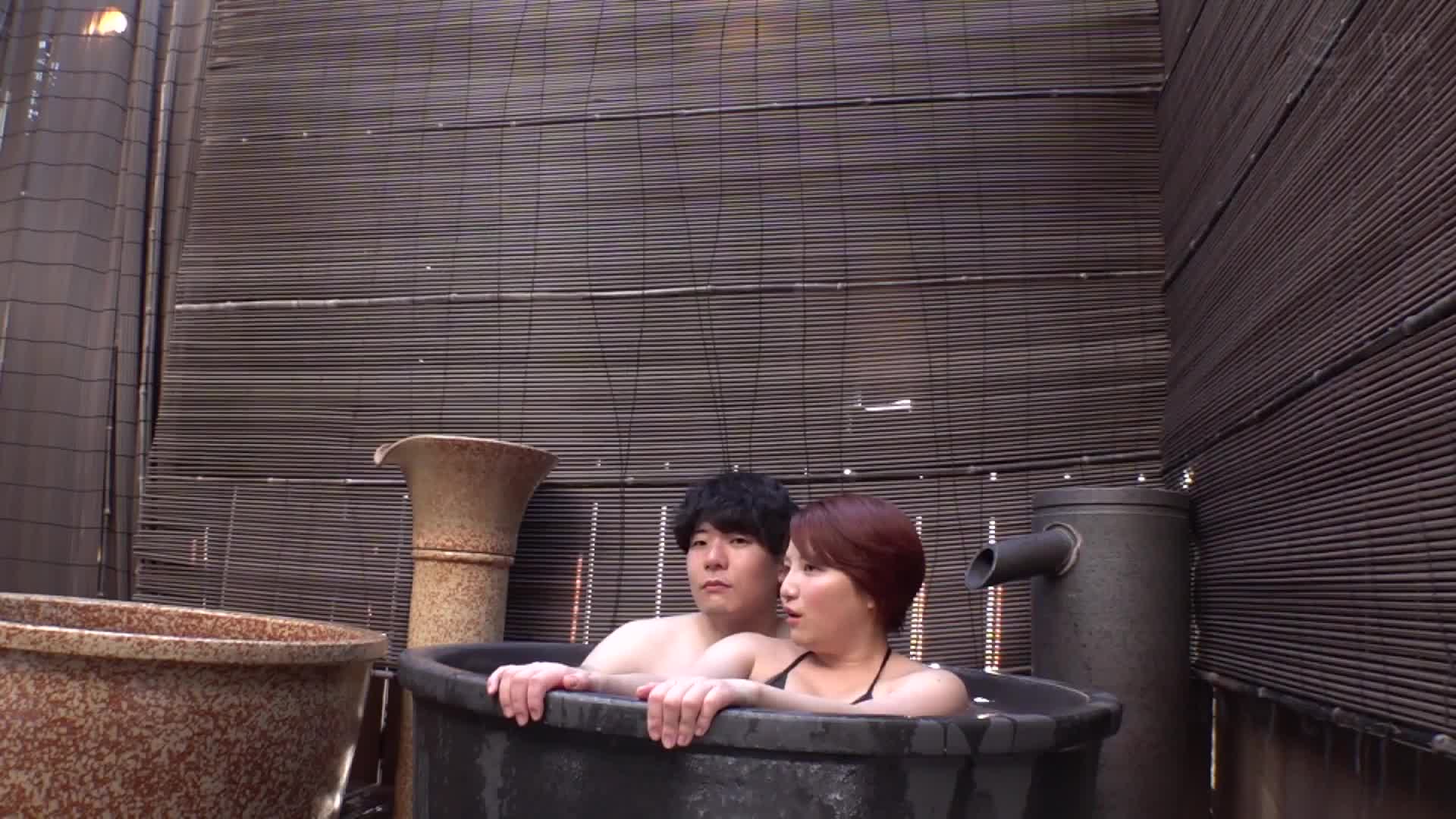 Amateur couple voyeurs in public in an open-air bath - AV大平台-Chinese Subtitles, Adult Films, AV, China, Online Streaming
