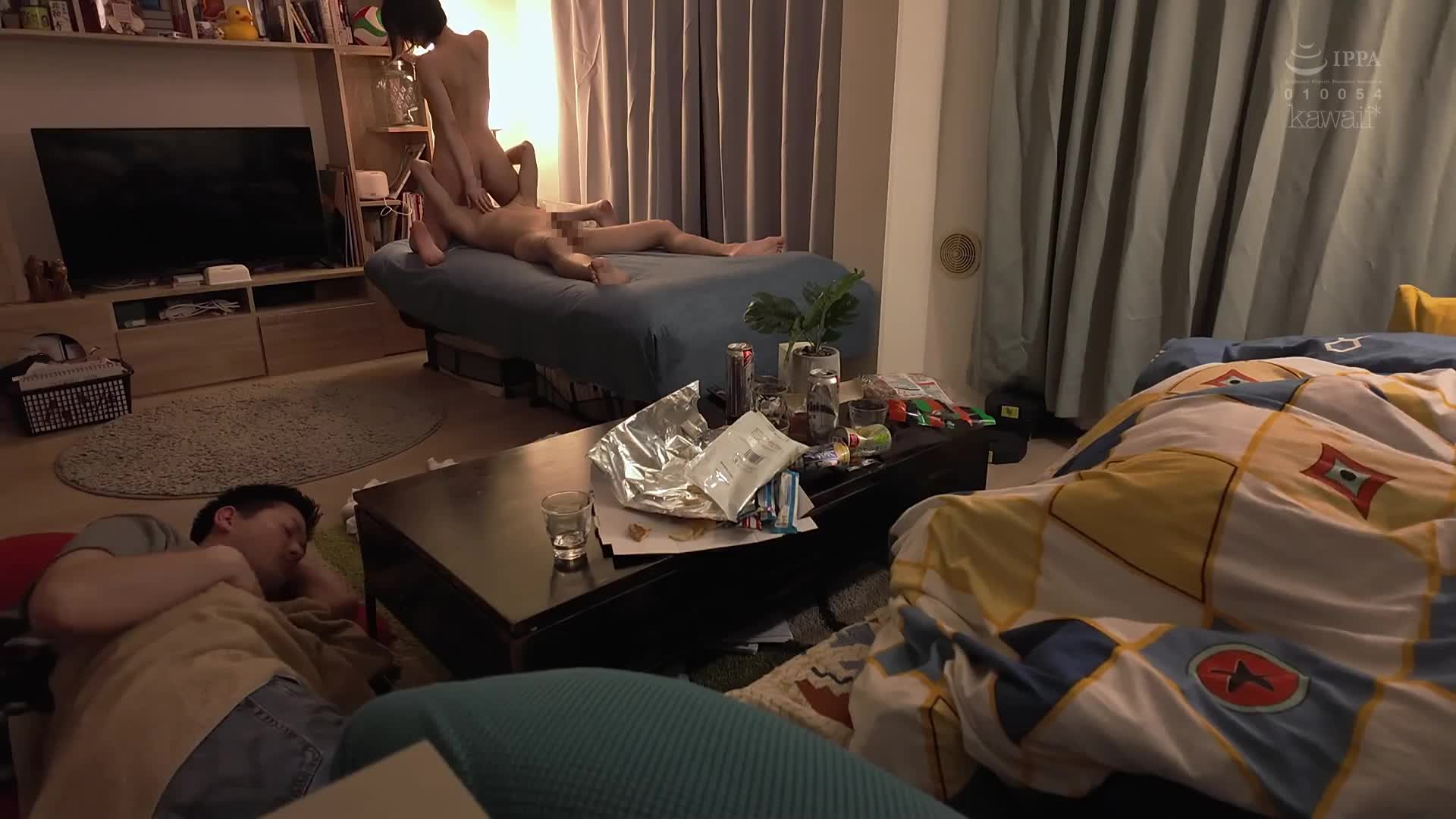 我是夏天的所有物吗？即使知道你不会属于我的，我却被你控制着。不只是在孤独时方便地需求身体的朋友，我愿意牺牲一切去追求不会消失的青春刺青，你是我超越朋友但未到恋人的存在，日向夏 - AV大平台-中文字幕,成人影片,AV,国产,线上看