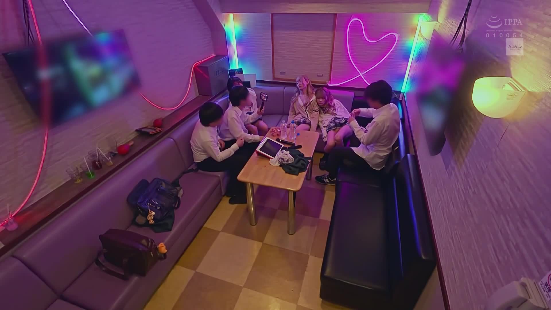 KTV包厢里超拽美少女三人组被激怒店员下药迷翻硬上全记录 美澄玲衣 小野寺舞 - AV大平台-中文字幕,成人影片,AV,国产,线上看