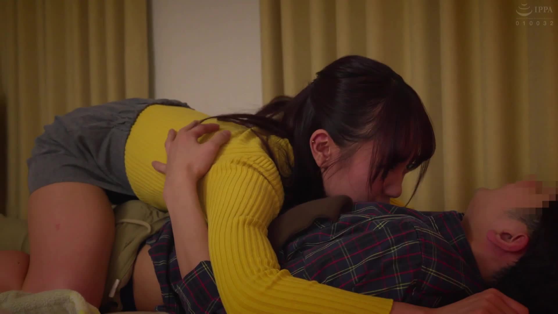 她回家乡时，我家变成淫乱交欢的地方──和她的两个女友疯狂玩乐三天。 - AV大平台-中文字幕,成人影片,AV,国产,线上看