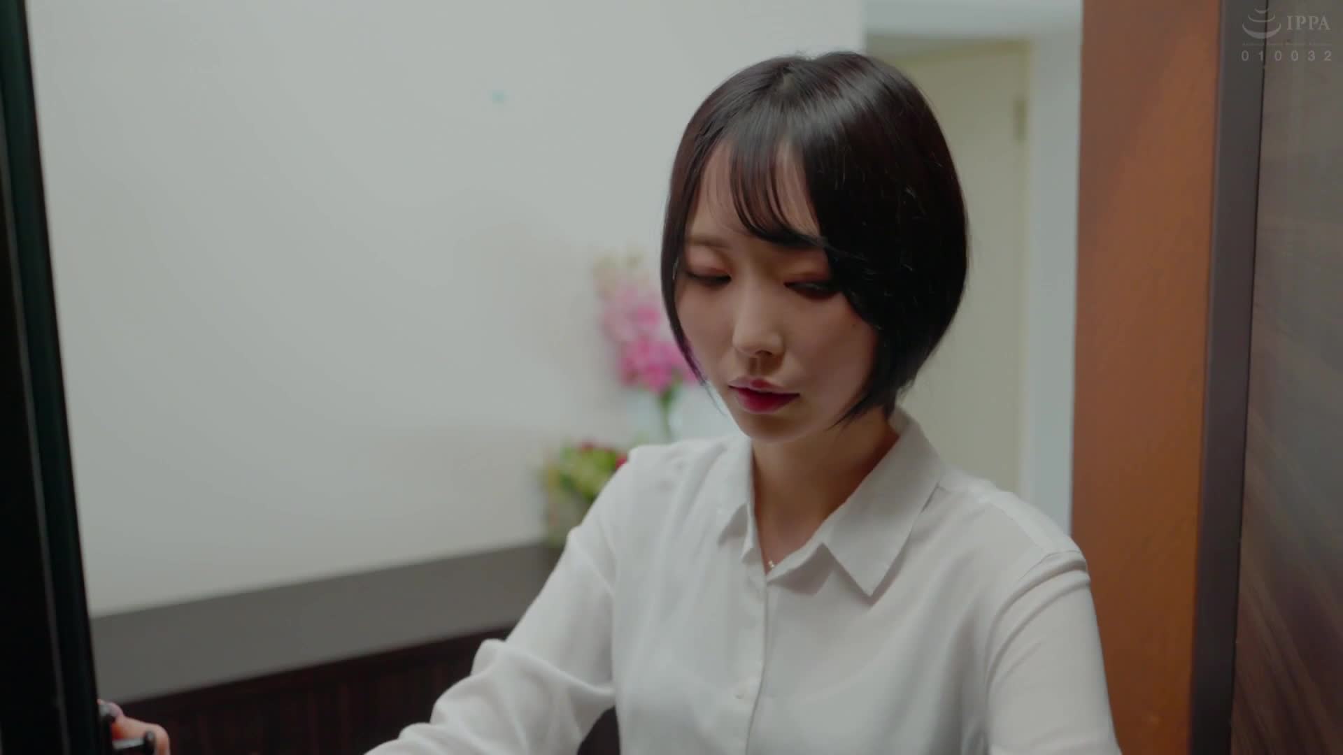 搬到隔壁的那位有些寂寞的單親媽媽身上使用媚藥，讓她變得極度性慾高漲！逐漸被媚藥陽具所控制，不僅心靈也被支配，甚至變成了媚藥陽具的奴隸，不斷潮吹。 - AV大平台 - 中文字幕，成人影片，AV，國產，線上看