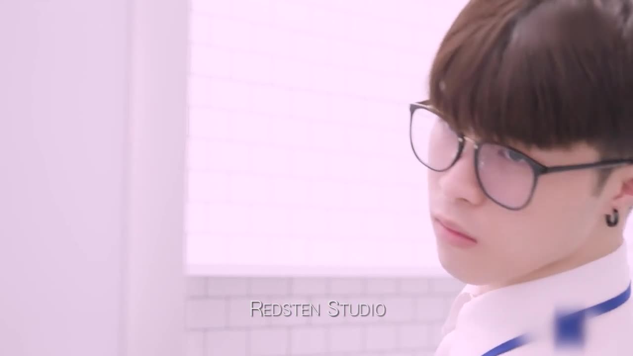 H奶同事「娃娃」在男廁自慰被男同事抓到無奈被迫來一炮 - AV大平台 - 中文字幕，成人影片，AV，國產，線上看