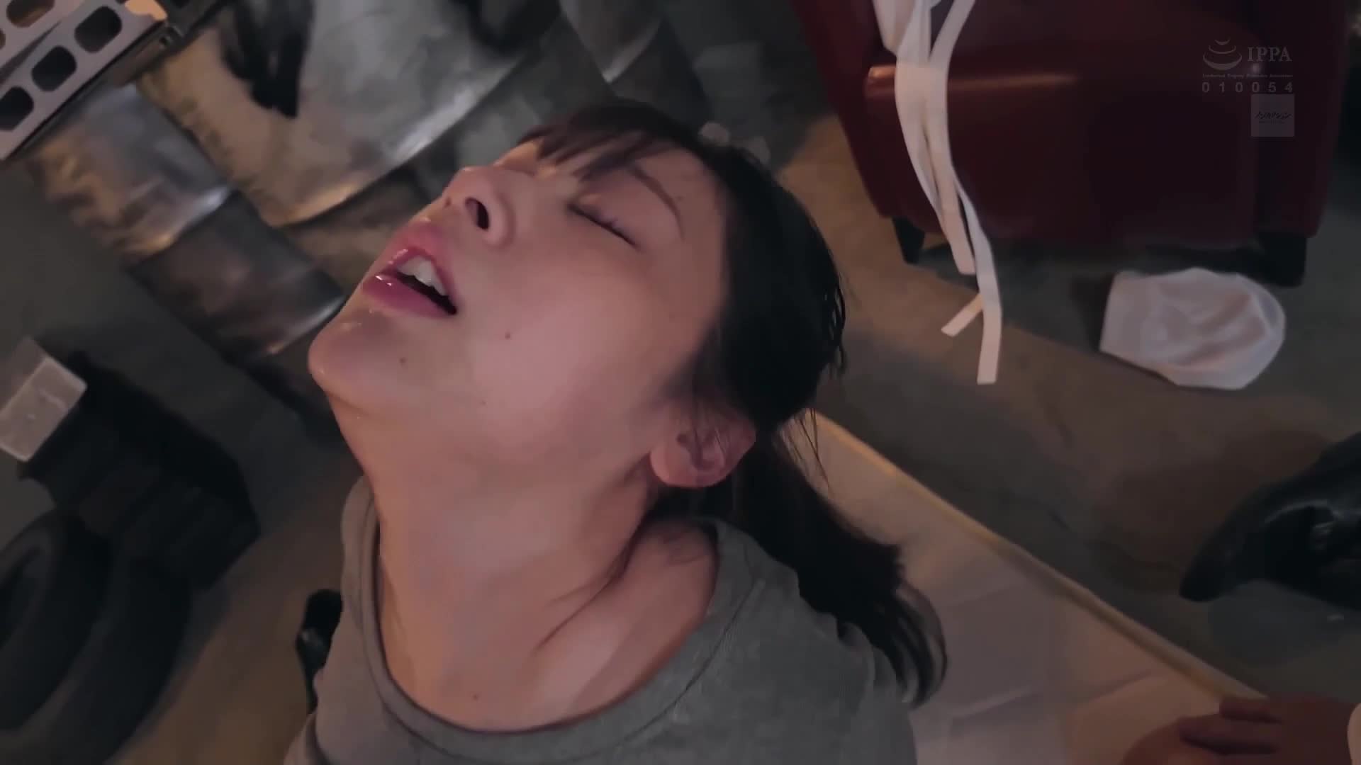 街上的犯罪者，外表是超人气甜点店，内里却是超恶劣的强奸店。 【流出影片】大学二年级19岁的招牌女孩凪沙。 - AV大平台-中文字幕,成人影片,AV,国产,线上看