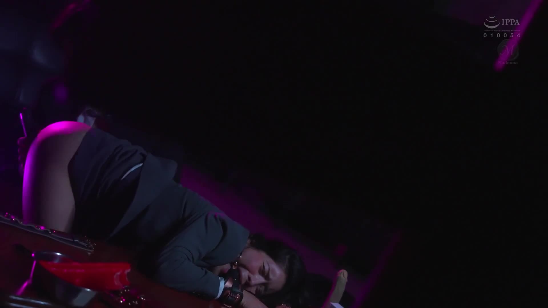 女上司、歪曲的刺激与管教中沉溺，SM不伦性交。午休时间被不行的部下管教…。专属美女的『痛苦』快感解放。惠理 - AV大平台-中文字幕,成人影片,AV,国产,线上看