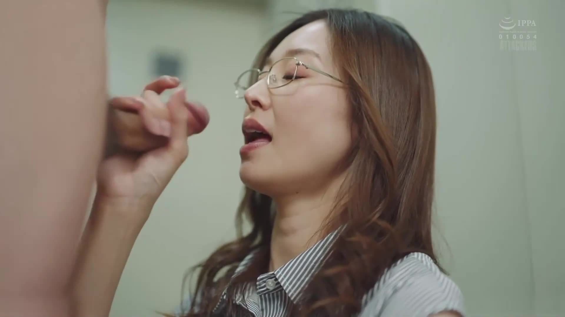 [AI解码版]「口交不算出轨吧？」道德观念异常的人妻上司，夏目彩春，接受非常冲突的口交口内射精 - AV大平台-中文字幕,成人影片,AV,国产,线上看