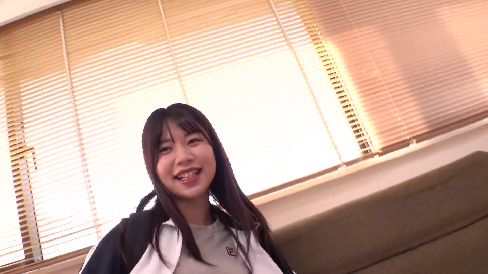 运动部所属的社团结束后全身满身汗水的素人女子○校生穿着制服挑战素股！ ？第一次勃起的大鸡鸡被擦着羞涩却湿润的幼稚的穴穴直接插入，强烈高潮并连续内射SEX！ - AV大平台-中文字幕,成人影片,AV,国产,线上看