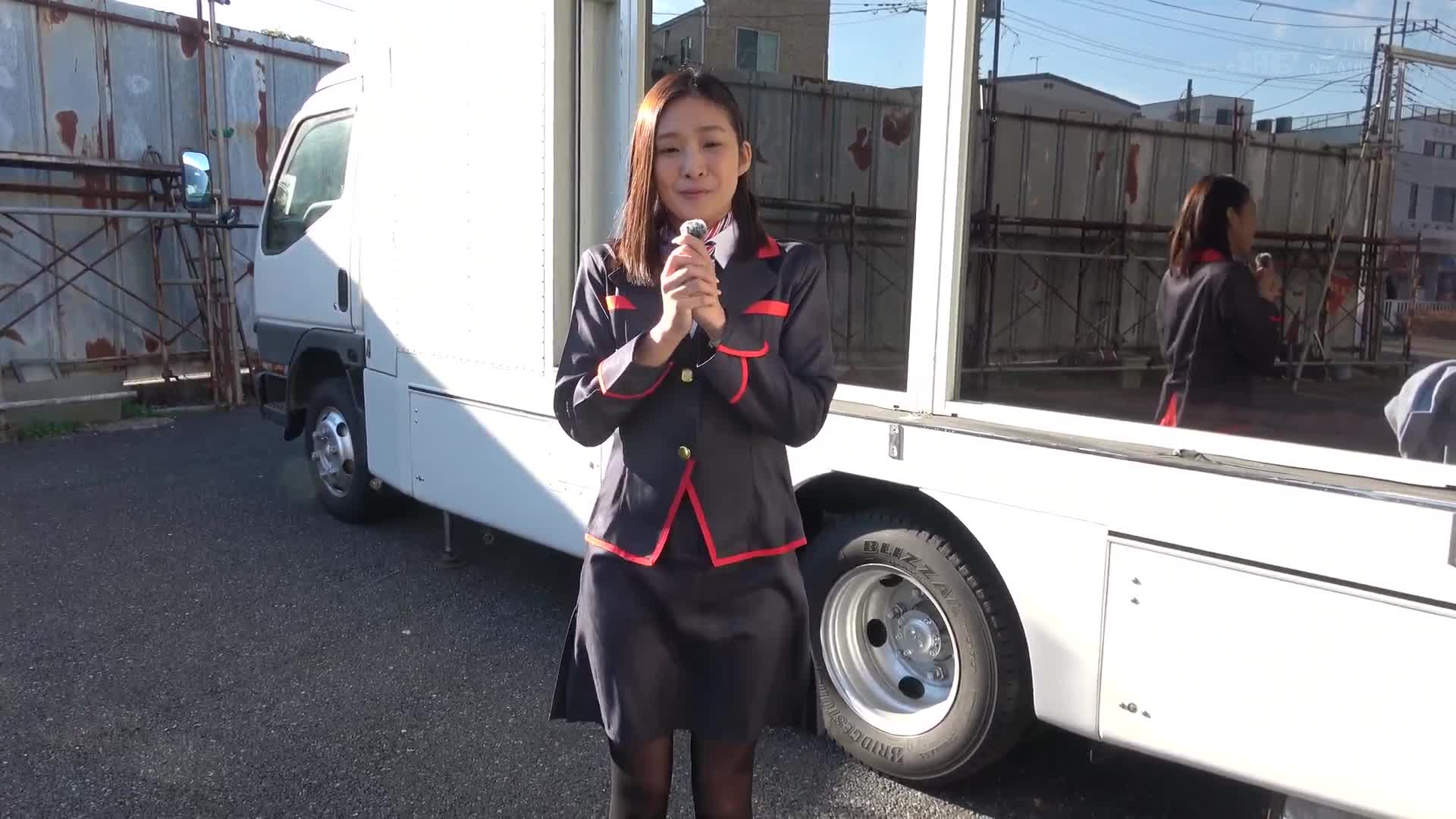 魔法镜号 现役空姐接受SOD式性骚扰讲习！现役空姐们即便被摸黑色丝袜的屁股，能以专业态度应对吗？ ？前后飞行期间的温柔空姐限定in蒲田 - AV大平台-中文字幕,成人影片,AV,国产,线上看